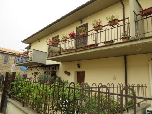 appartamento in vendita a Vetralla in zona Cura di Vetralla