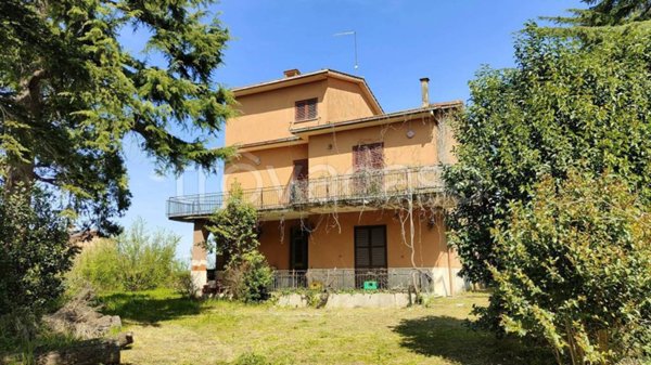 casa indipendente in vendita a Vetralla