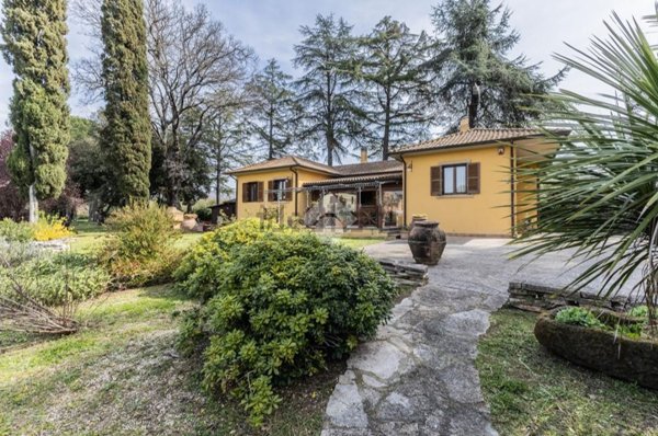 casa indipendente in vendita a Vetralla