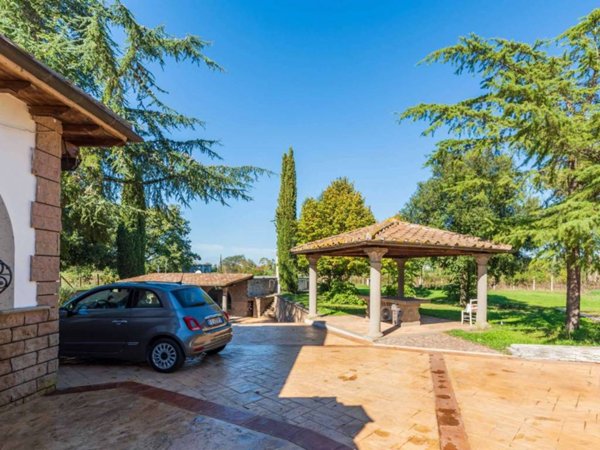 casa indipendente in vendita a Vetralla