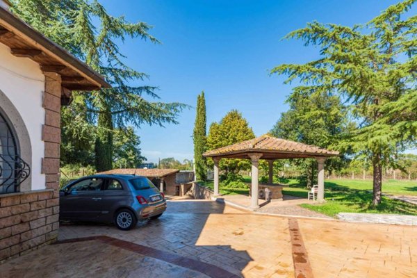 casa indipendente in vendita a Vetralla