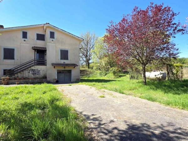casa indipendente in vendita a Vetralla