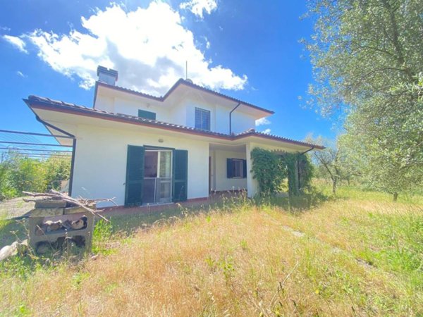 casa indipendente in vendita a Vetralla
