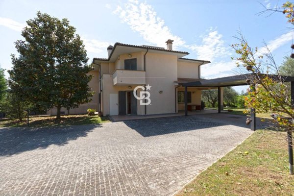 casa indipendente in vendita a Vetralla