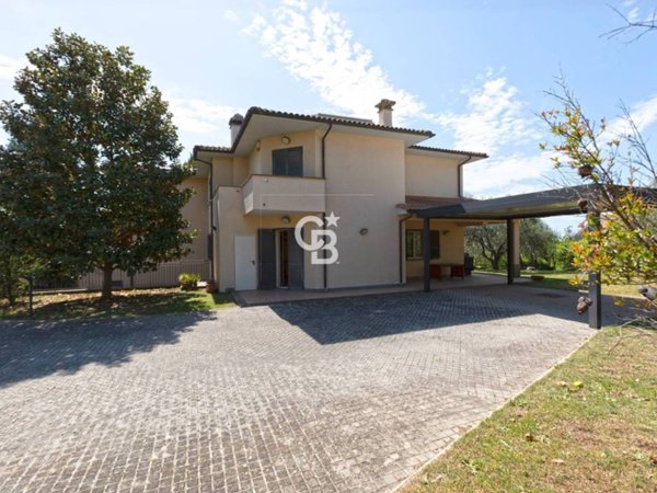 casa indipendente in vendita a Vetralla