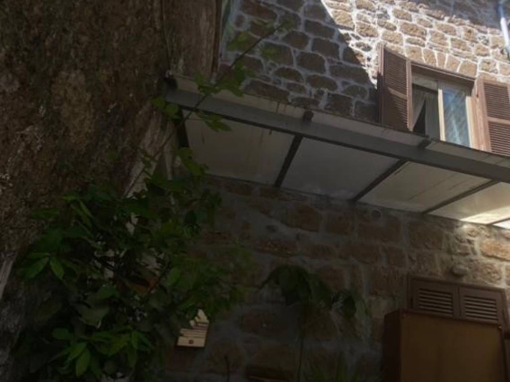 appartamento in vendita a Vetralla in zona Cura di Vetralla
