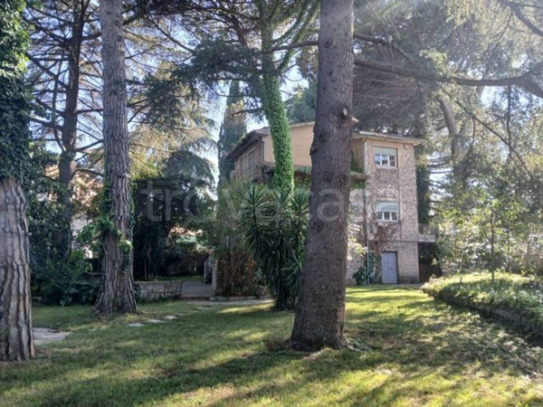 casa indipendente in vendita a Vetralla