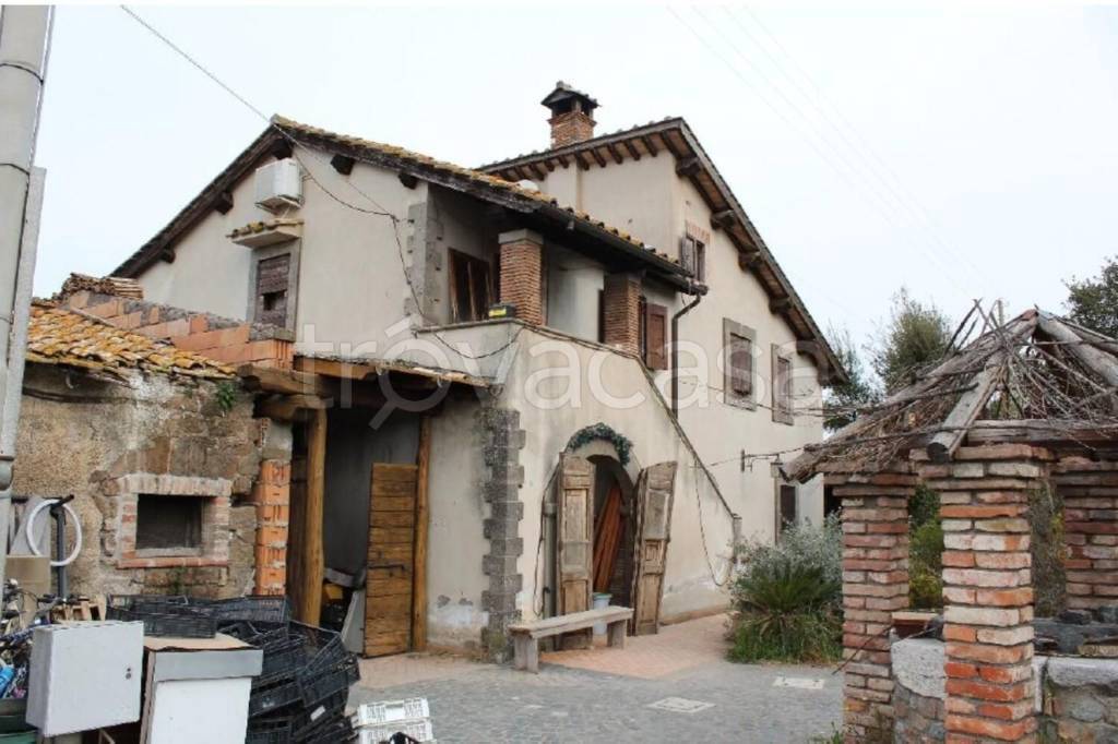 casa indipendente in vendita a Vetralla