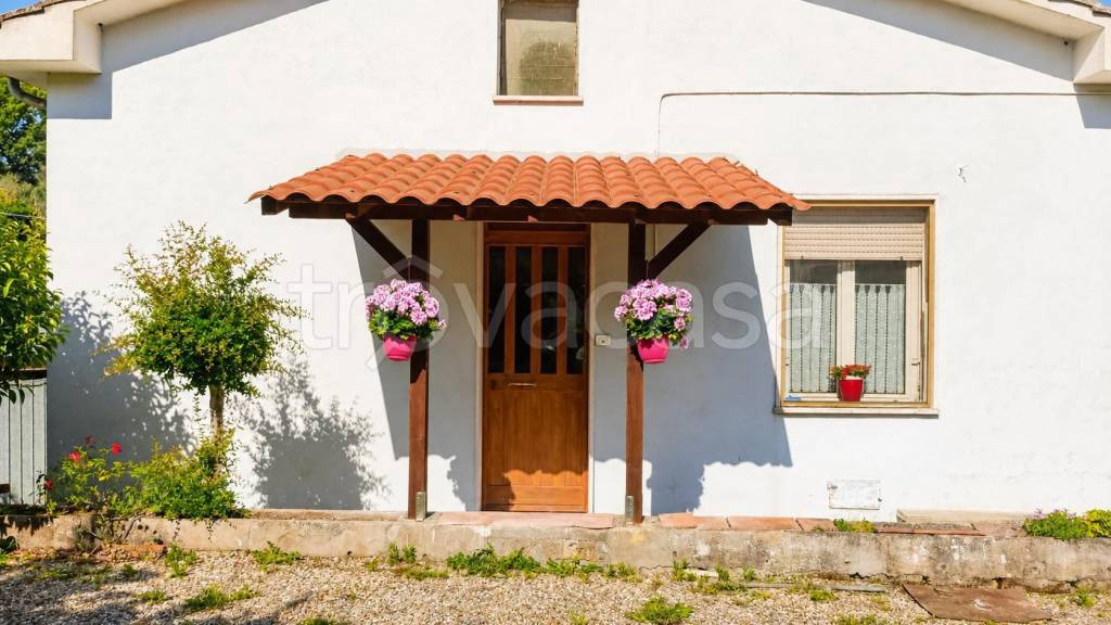 casa indipendente in vendita a Vetralla in zona Cura di Vetralla