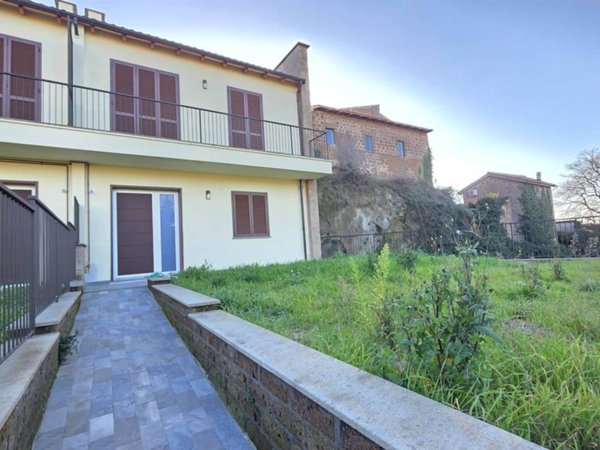 casa indipendente in vendita a Vetralla