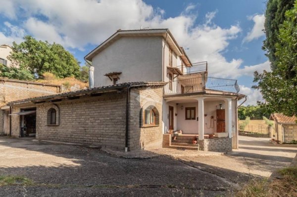 casa indipendente in vendita a Vetralla in zona Madonna del Ponte