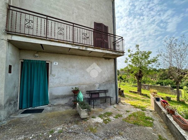 appartamento in vendita a Vetralla in zona Tre Croci