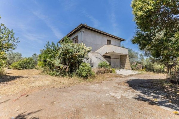 casa indipendente in vendita a Vetralla in zona Madonna del Ponte