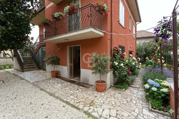 casa indipendente in vendita a Vetralla in zona Tre Croci