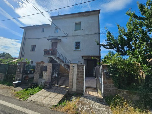 appartamento in vendita a Vetralla in zona Cura di Vetralla