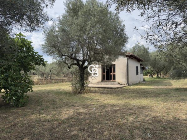casa indipendente in vendita a Vetralla