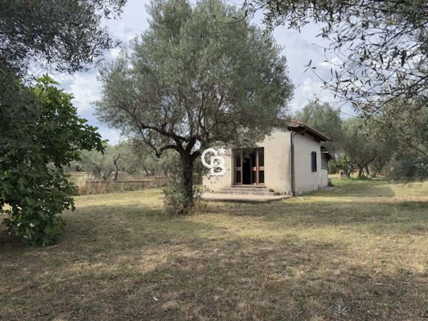 casa indipendente in vendita a Vetralla