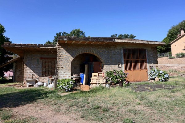 casa indipendente in vendita a Vetralla in zona Cura di Vetralla