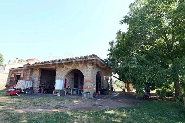 appartamento in vendita a Vetralla in zona Cura di Vetralla