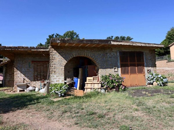 intera palazzina in vendita a Vetralla in zona Cura di Vetralla