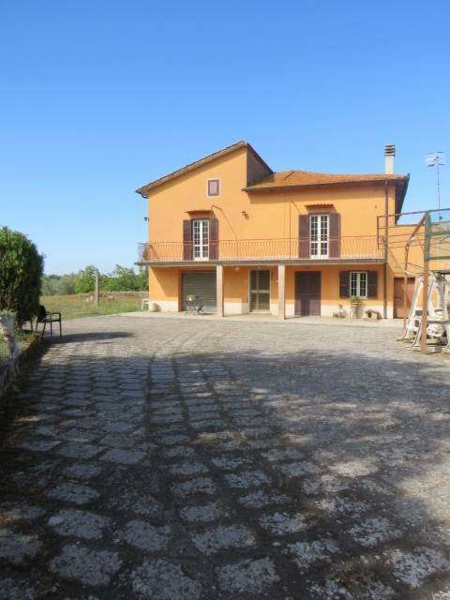casa indipendente in vendita a Vetralla