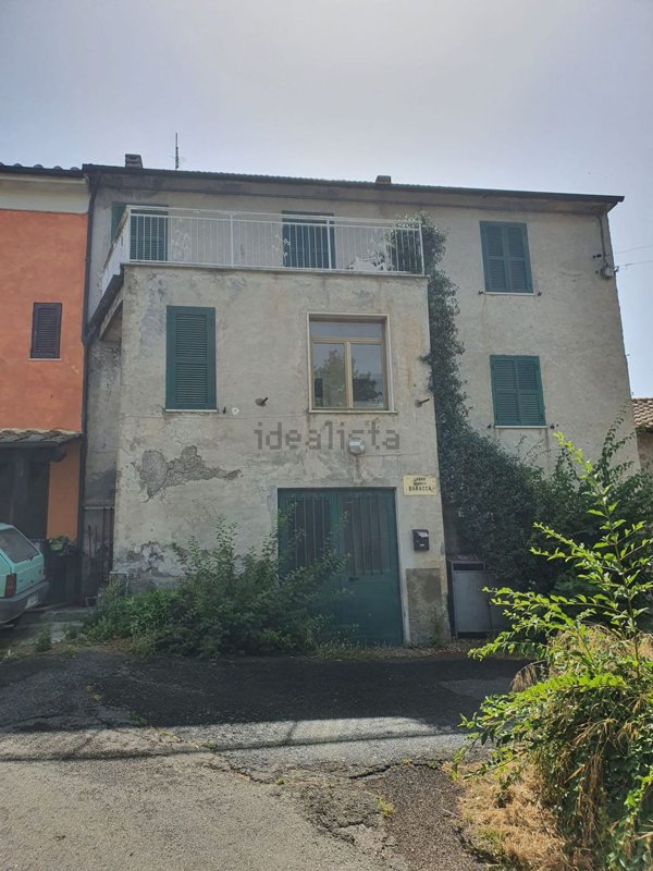 pentavano in vendita a Vetralla in zona La Botte
