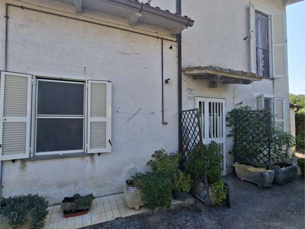 appartamento in vendita a Vetralla in zona Pietrara