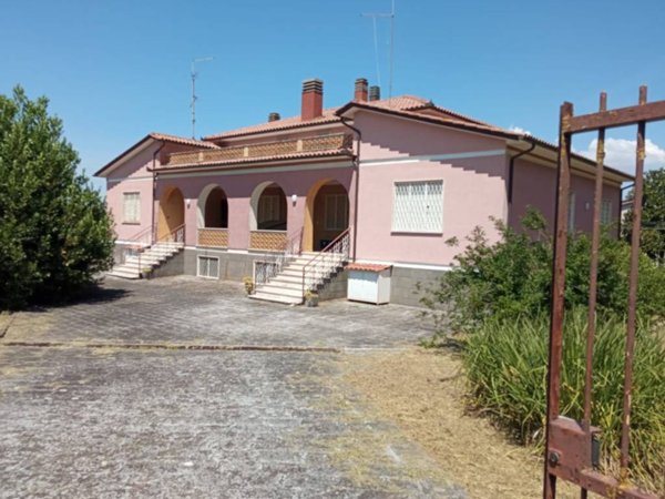 casa indipendente in vendita a Vetralla