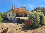casa indipendente in vendita a Vetralla