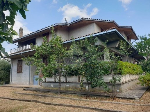 casa indipendente in vendita a Vetralla
