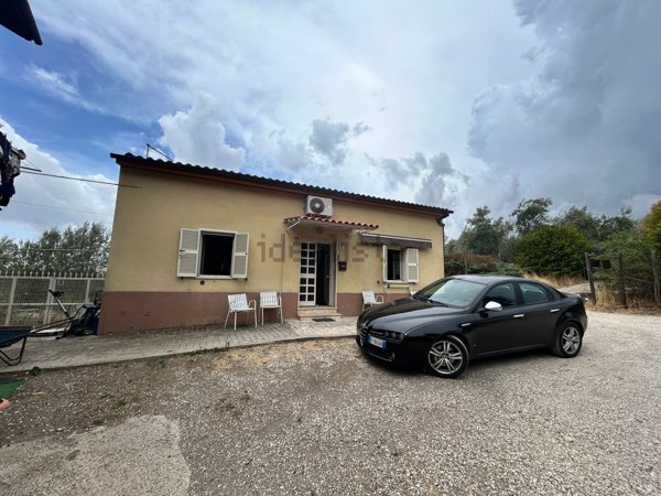 casa indipendente in vendita a Vetralla in zona Mazzocchio