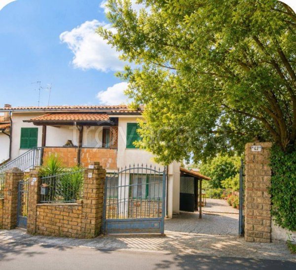 casa indipendente in vendita a Vetralla in zona Cura di Vetralla