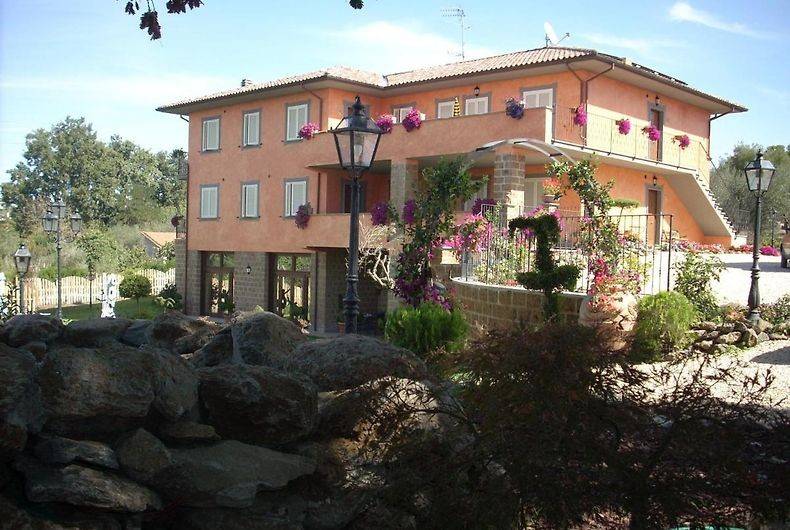 intera palazzina in vendita a Vetralla