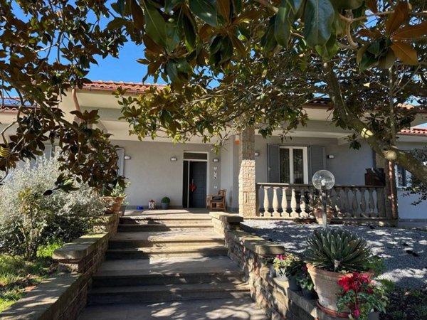 casa indipendente in vendita a Vetralla