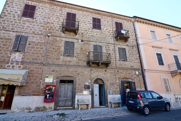 appartamento in vendita a Vetralla in zona Cura di Vetralla