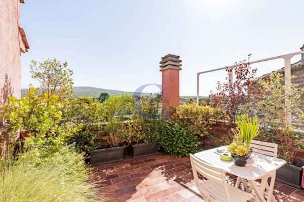 casa indipendente in vendita a Vetralla in zona Cura di Vetralla