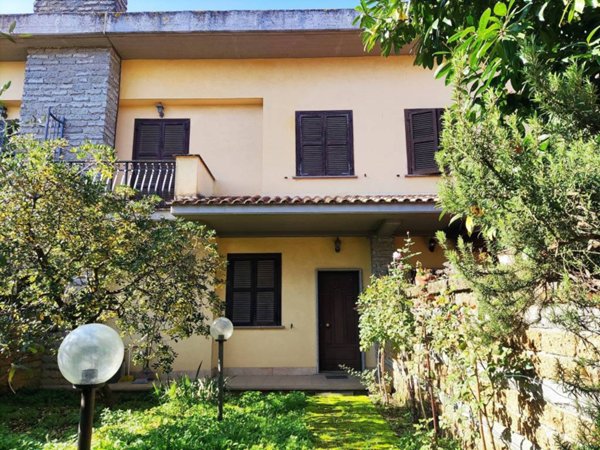 casa indipendente in vendita a Vignanello