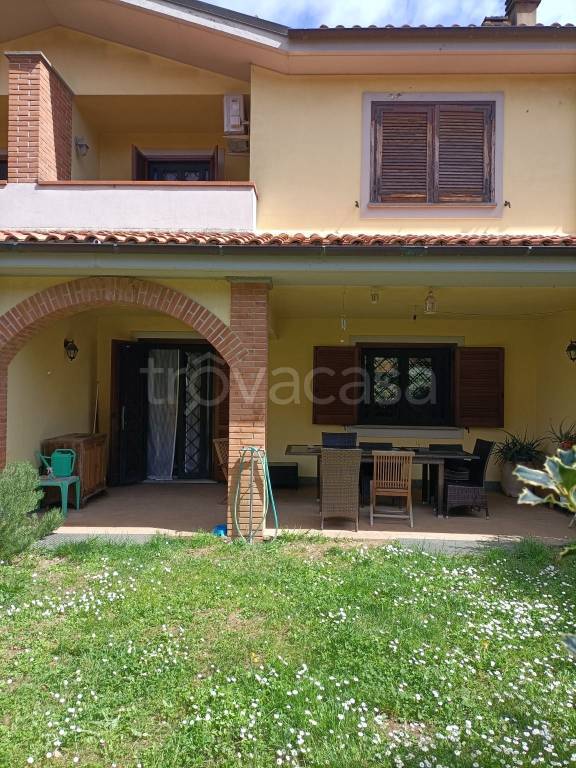 casa indipendente in vendita a Vignanello