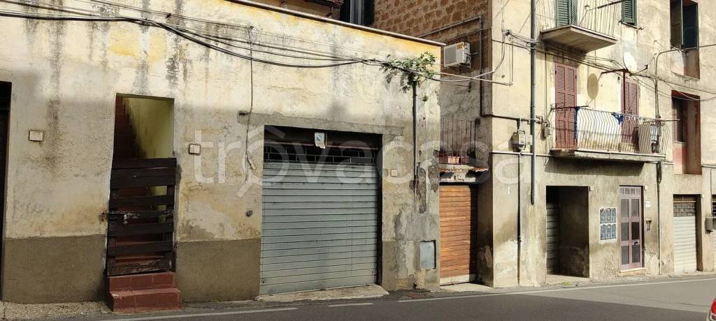 locale di sgombero in vendita a Vignanello