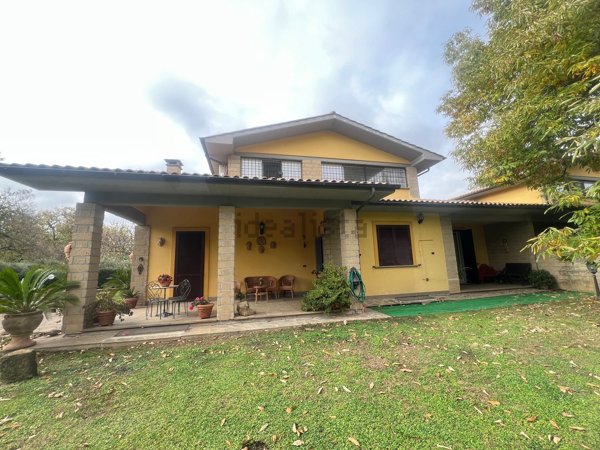 casa indipendente in vendita a Vignanello