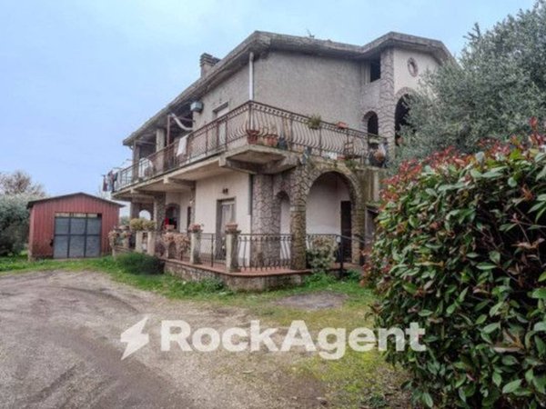 casa indipendente in vendita a Vignanello