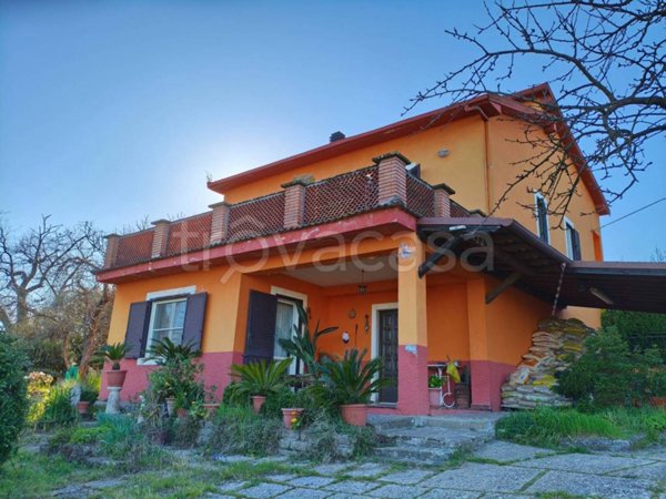 casa indipendente in vendita a Vignanello