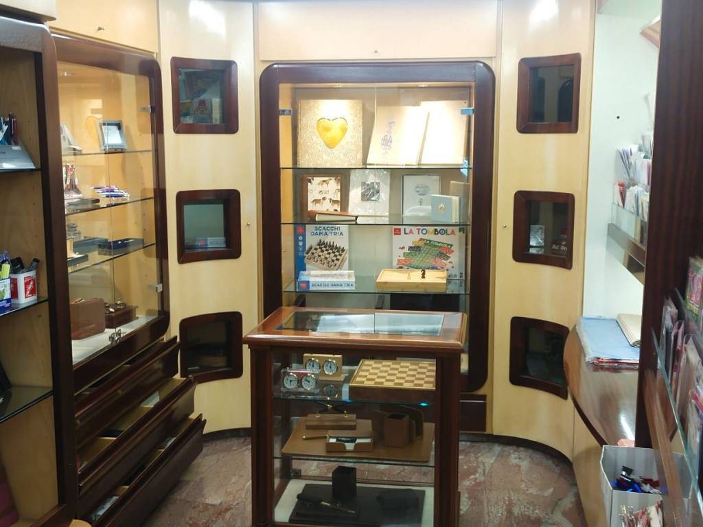 negozio in vendita a Viterbo in zona Centro Città