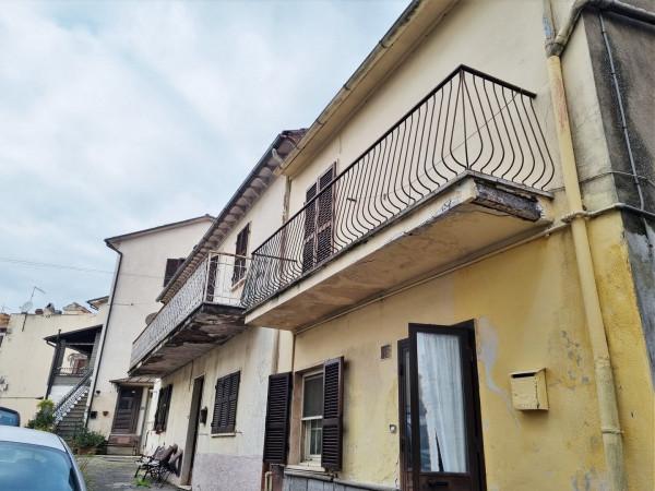 casa indipendente in vendita a Viterbo in zona Grotte Santo Stefano
