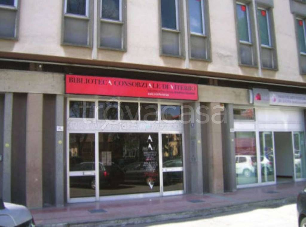 locale commerciale in vendita a Viterbo in zona Centro Città