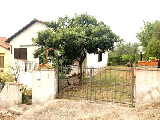 casa indipendente in vendita a Viterbo in zona Roccalvecce