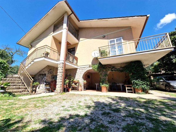 casa indipendente in vendita a Viterbo