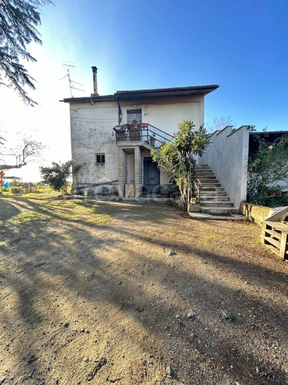 casa indipendente in vendita a Viterbo in zona Monterazzano