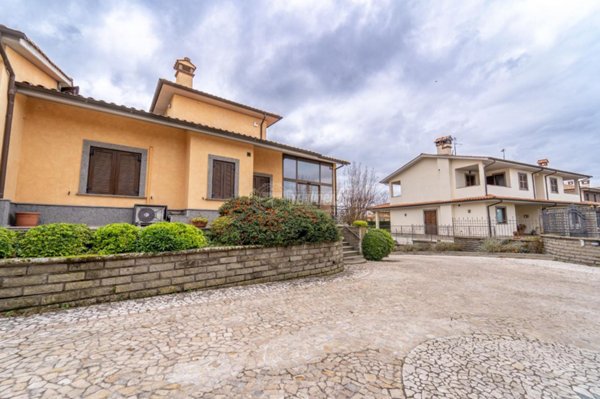 casa indipendente in vendita a Viterbo in zona Belcolle