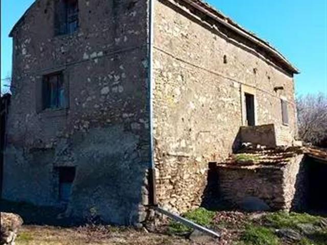 casa indipendente in vendita a Viterbo in zona Centro Città